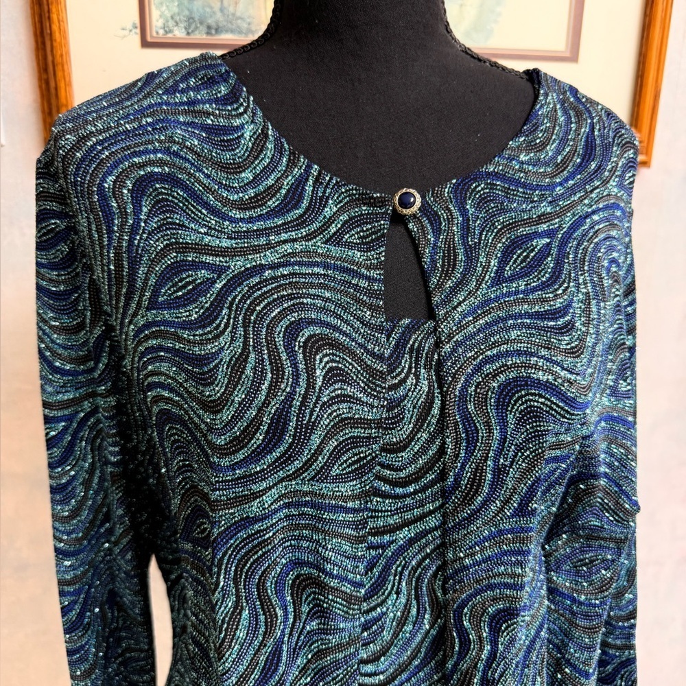 NWOT 2 pc Elegant Black Top w/Blue Glittery Threads -Beautiful Flattering Design